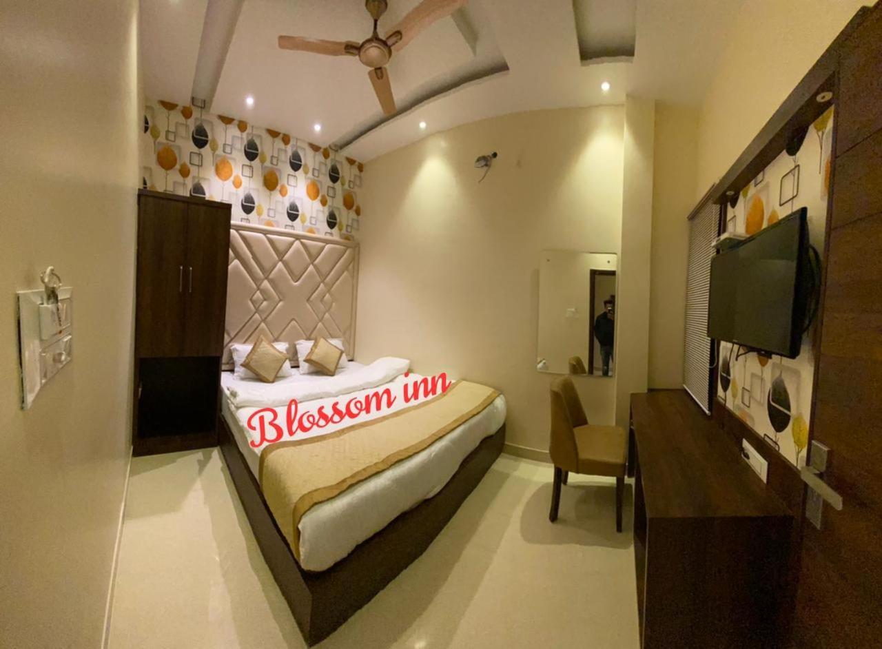 Hotel Blossom Inn Amritsar Exterior photo