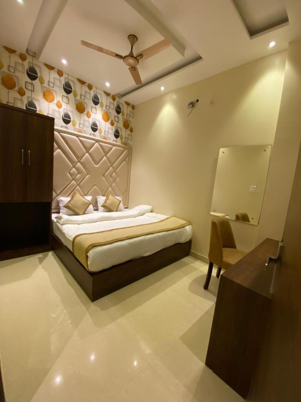 Hotel Blossom Inn Amritsar Exterior photo