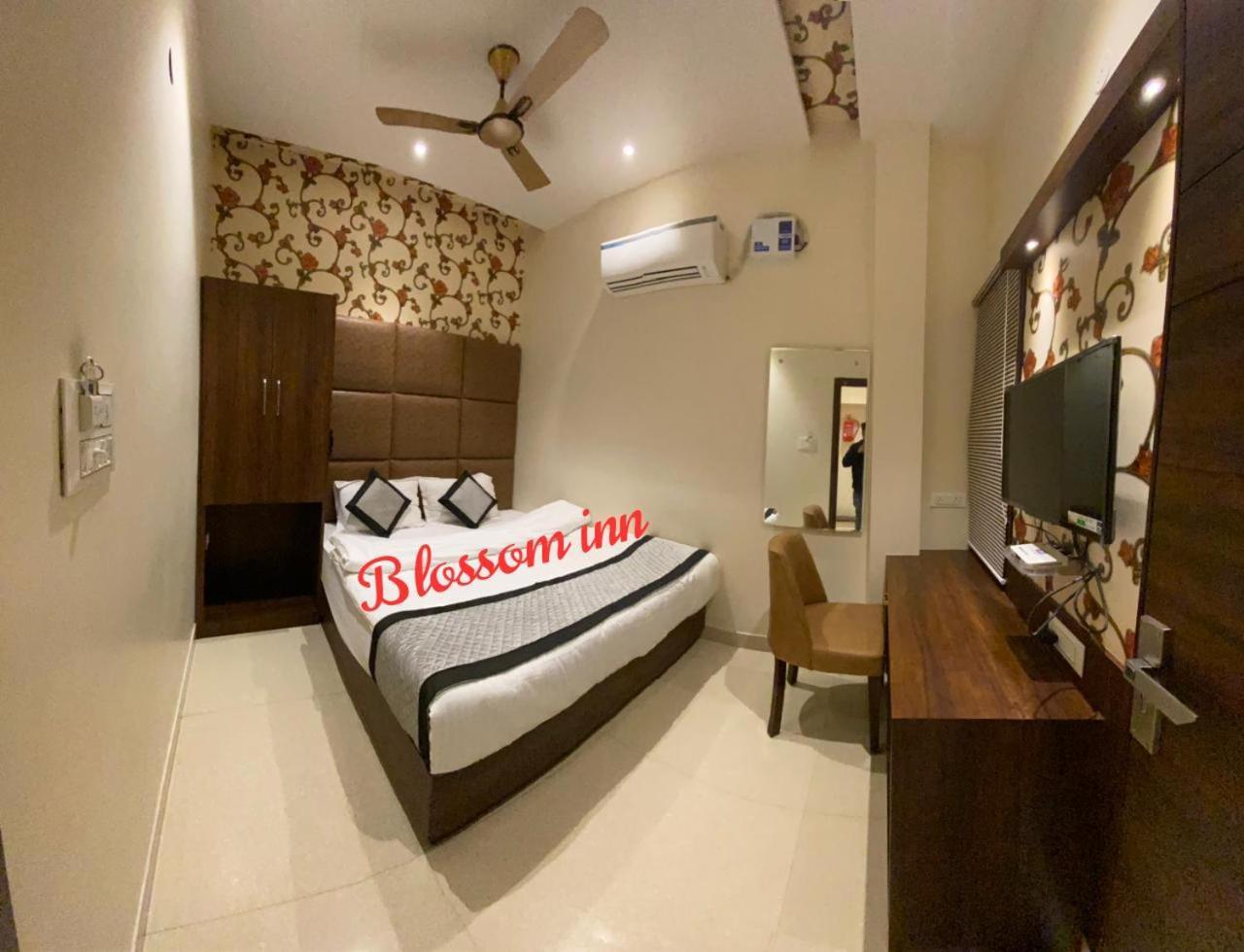 Hotel Blossom Inn Amritsar Exterior photo